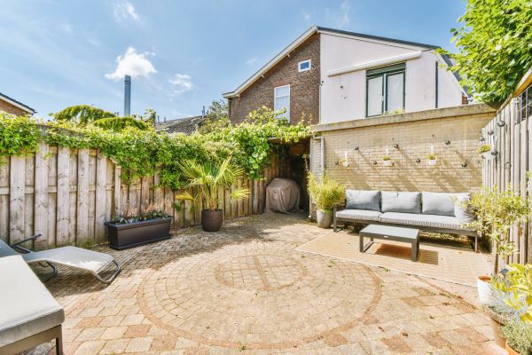 Cost of Courtyard Patio Service in Brandon